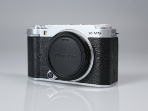 FUJIFILM X-M5 GÜMÜŞ (Outlet)